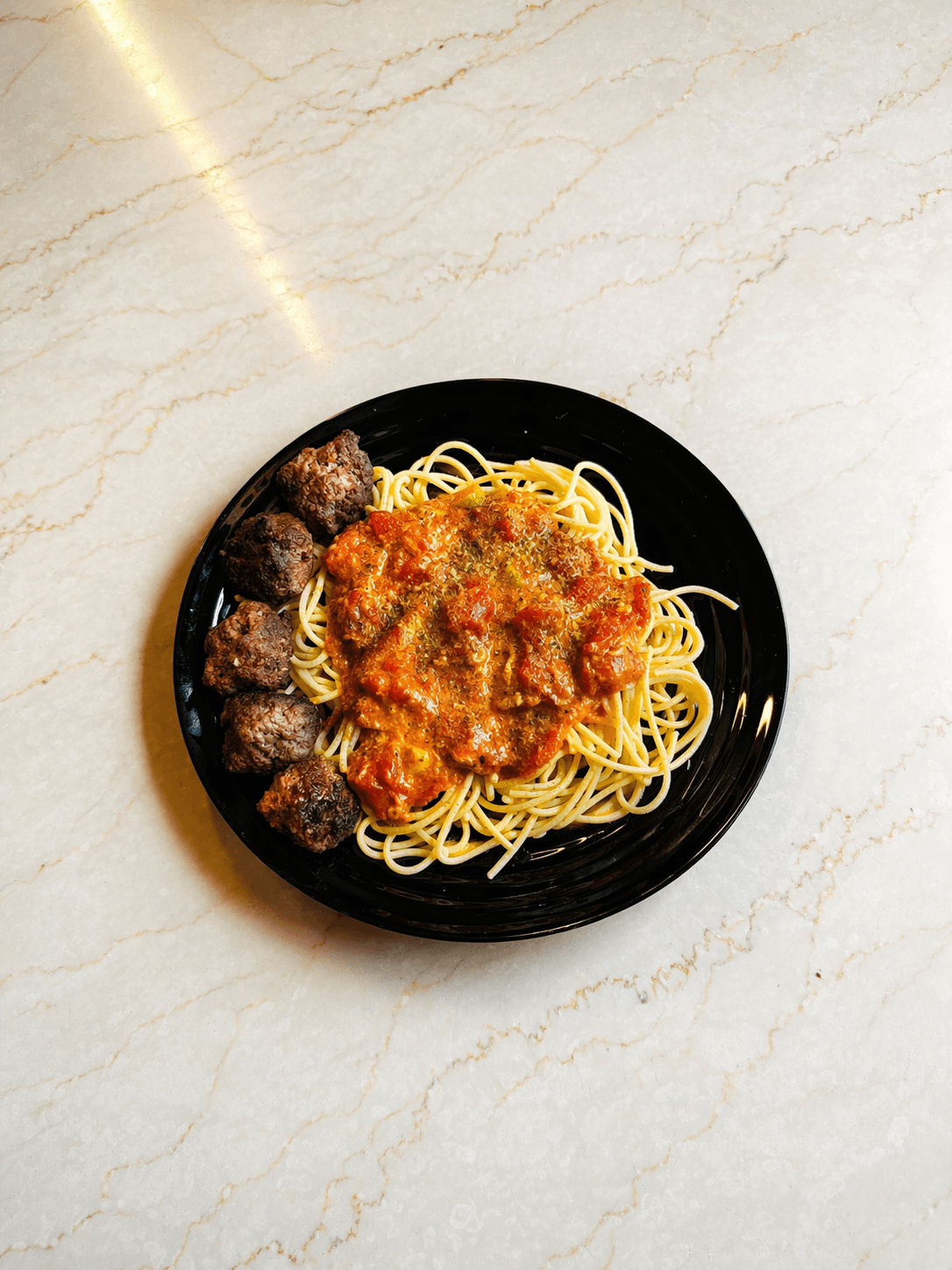 Creamy Spiced Tomato & Mozzarella Pasta